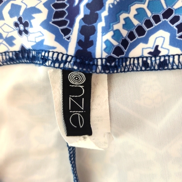 Onzie High Waisted Paisley Print Blue Leggings - Picture 8 of 10